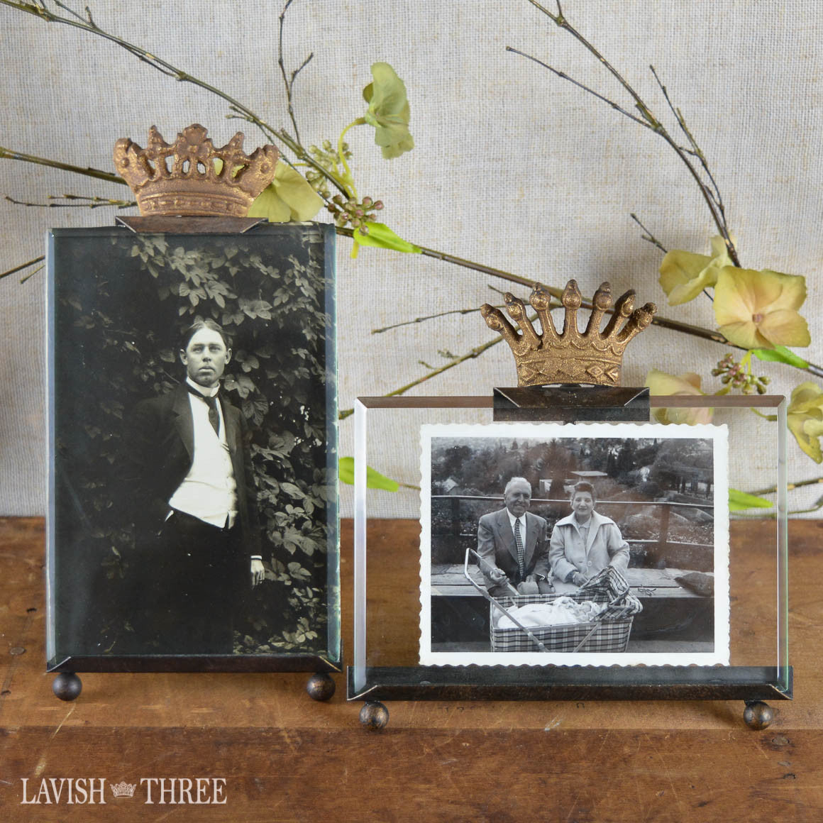 4"x6" Brass crown floating glass frame standing