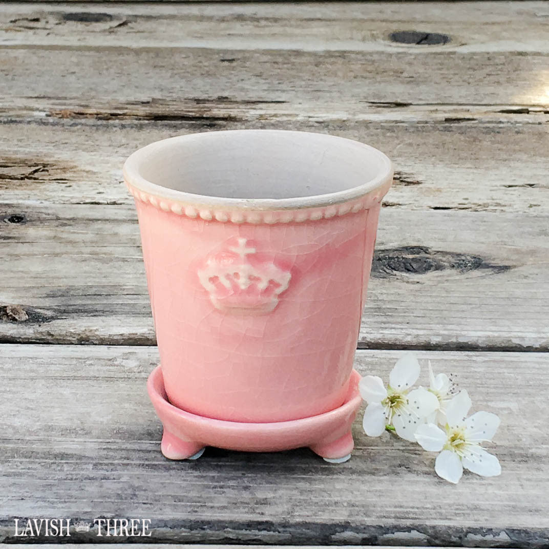 The "Mini-Crown" porcelain vase