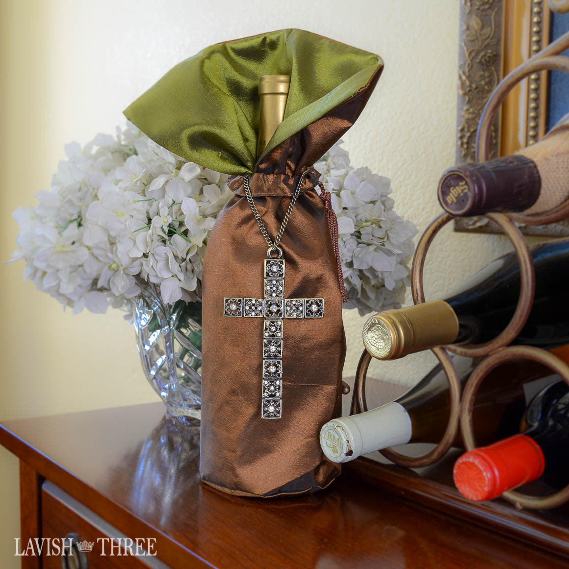 Wine bottle gift bag in satin copper for hostess